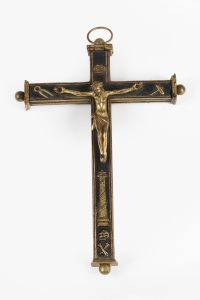 ROELL FINE ART An important Namban sawasa reliquary crucifix, Japan, late 16th/early 17th century Alloy of red copper, gold, silver and arsenic with black lacquer and gold H 19.5 cm, W 14 cm, Thickness 2.6 cm 
